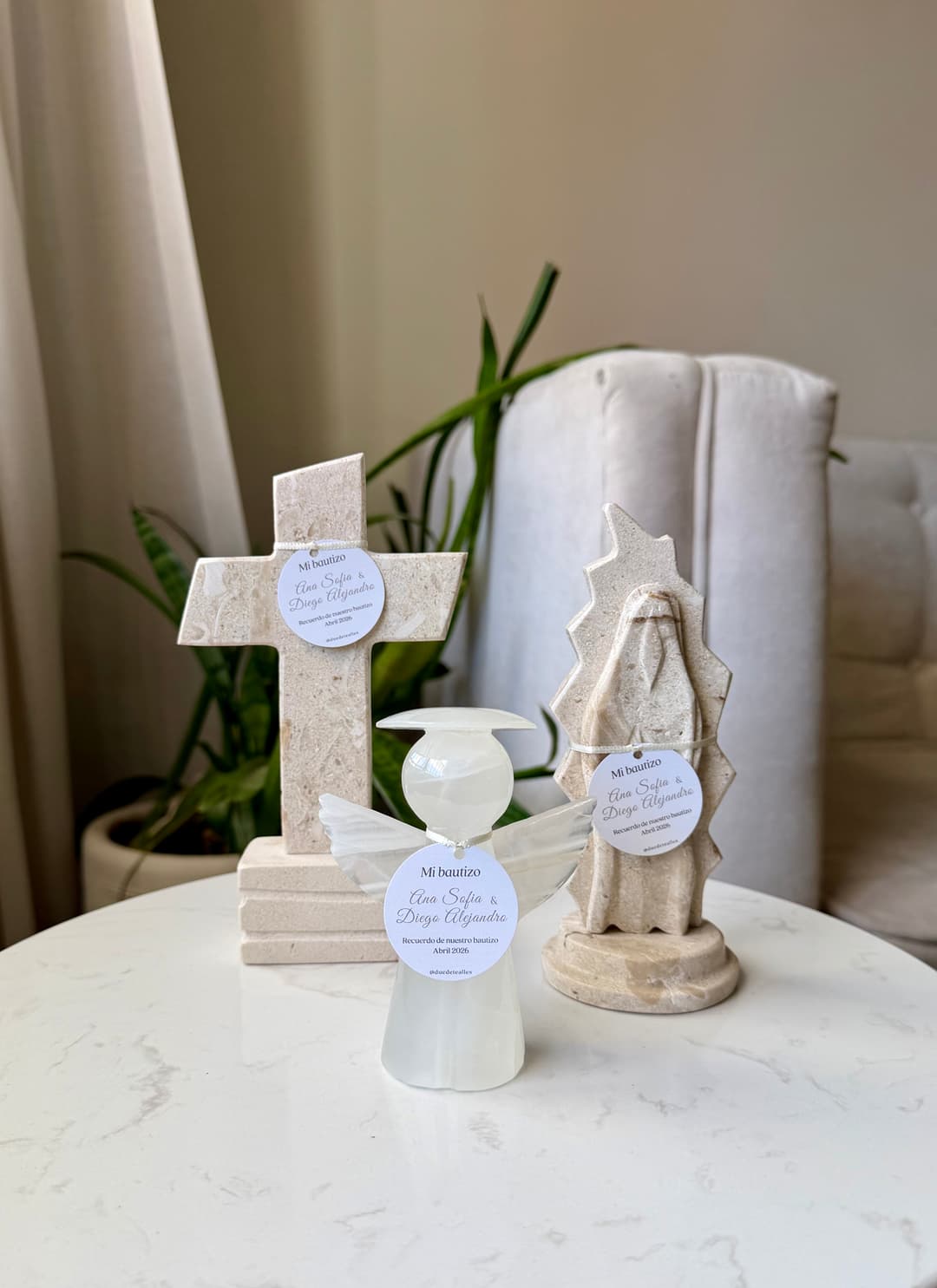 Cruz de mármol, Angelito de Ónix y Virgen de Guadalupe